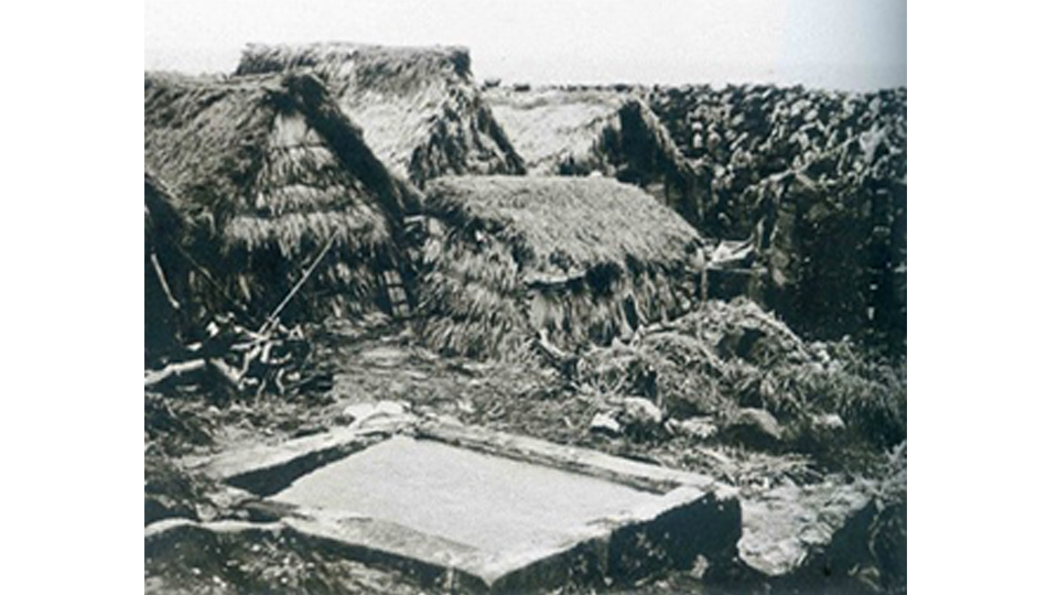 １９３９年に撮影された魚釣島の水溜め。68年の譲さん上陸時にも残っていた（正木譲さん提供）