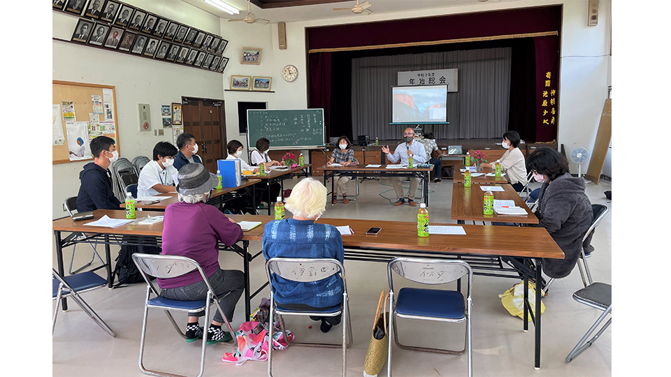 北部地域の移住促進と地域活性化を目指す「地産地消ワークショップ」が開かれた＝４日午後、伊野田集落センター
