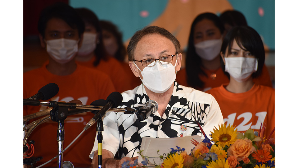 県知事選へ出馬表明する現職の玉城氏＝11日、那覇市のロワジール