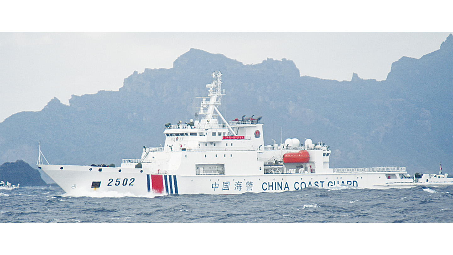 尖閣諸島周辺海域で領海侵入した中国海警局の艦船＝１月３１日（石垣市提供）
