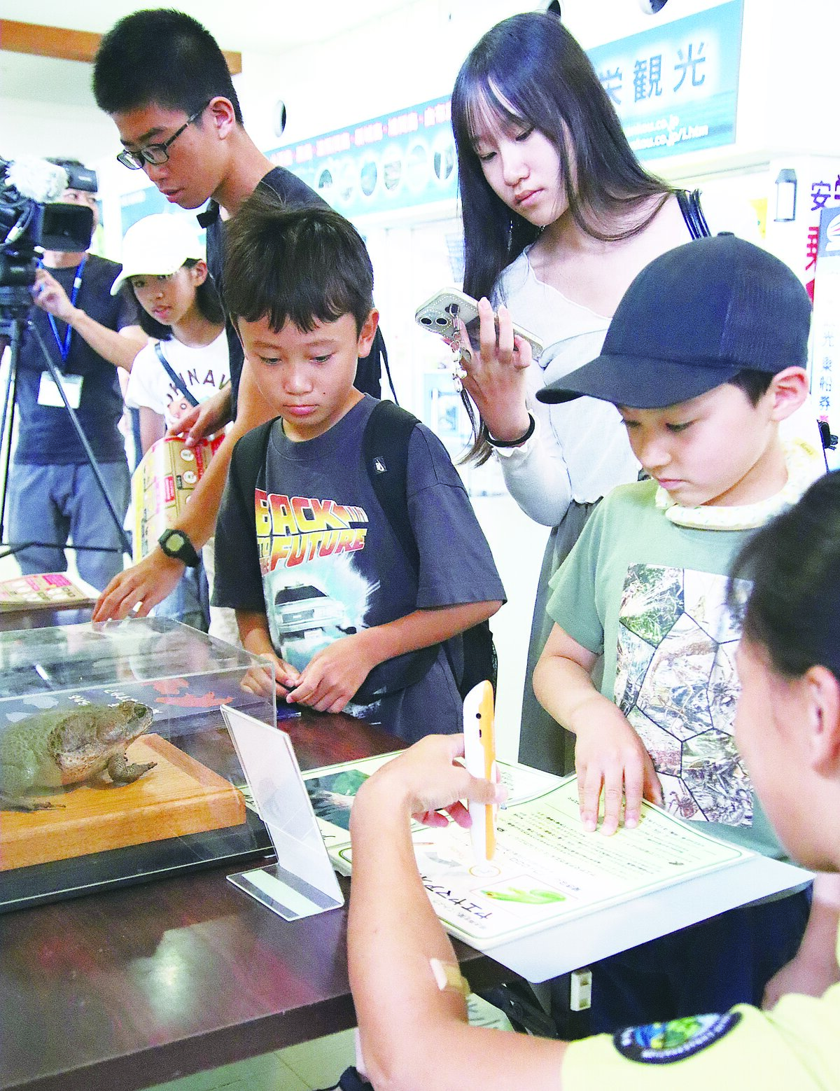 外来のカエルを周知　環境省がパネル展　鳴き声の聞き比べも