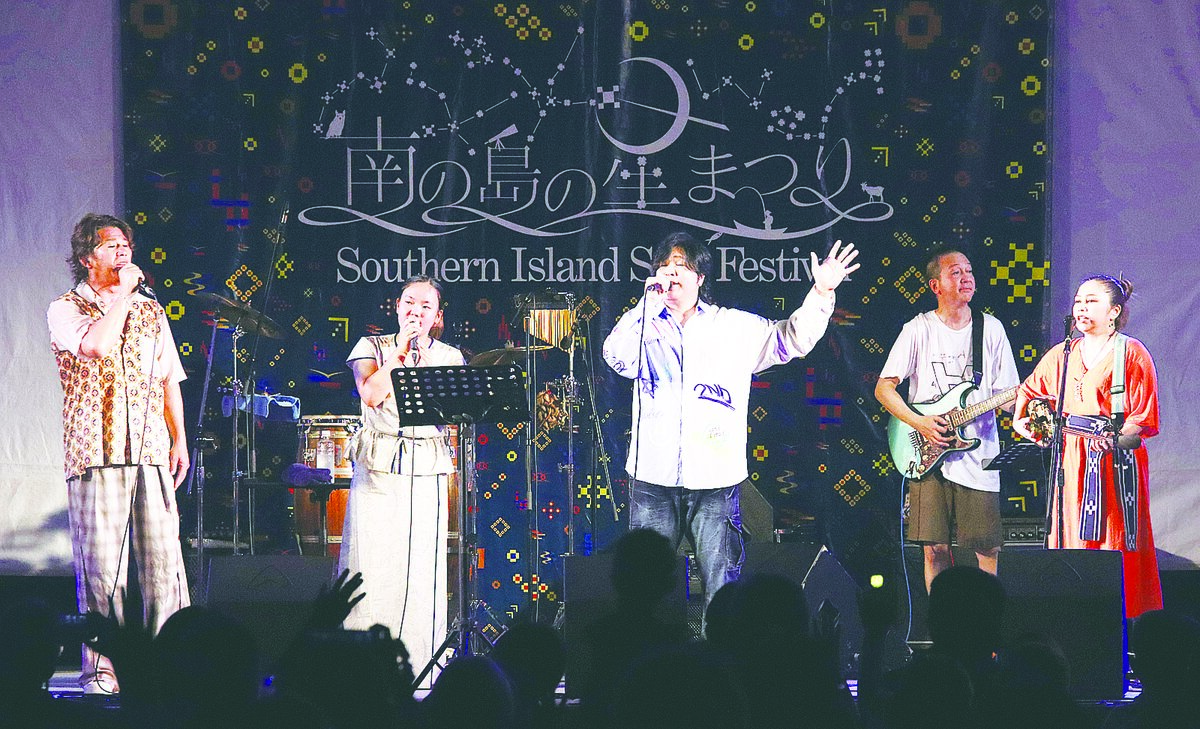 南の島の星まつり、開幕　夕涼みライブにぎわう　星空観察会も