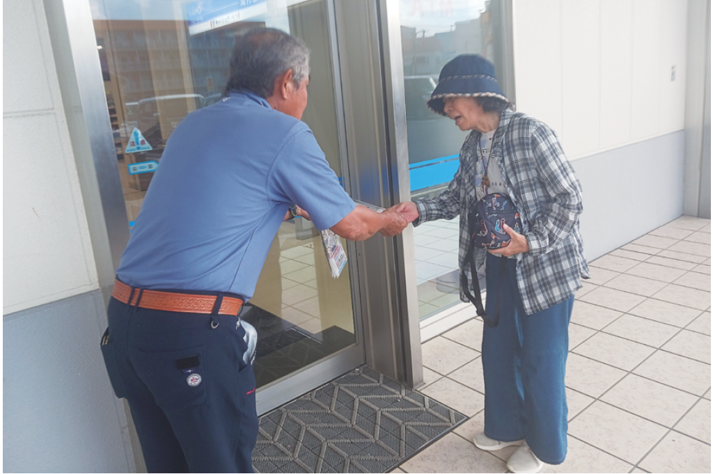 投票率アップを　石垣市選管がチラシ配布