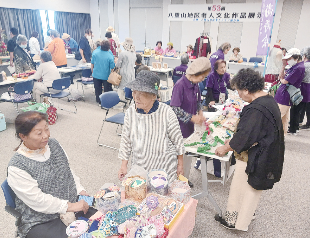 695点の力作展示　老人クラブ活動などで製作