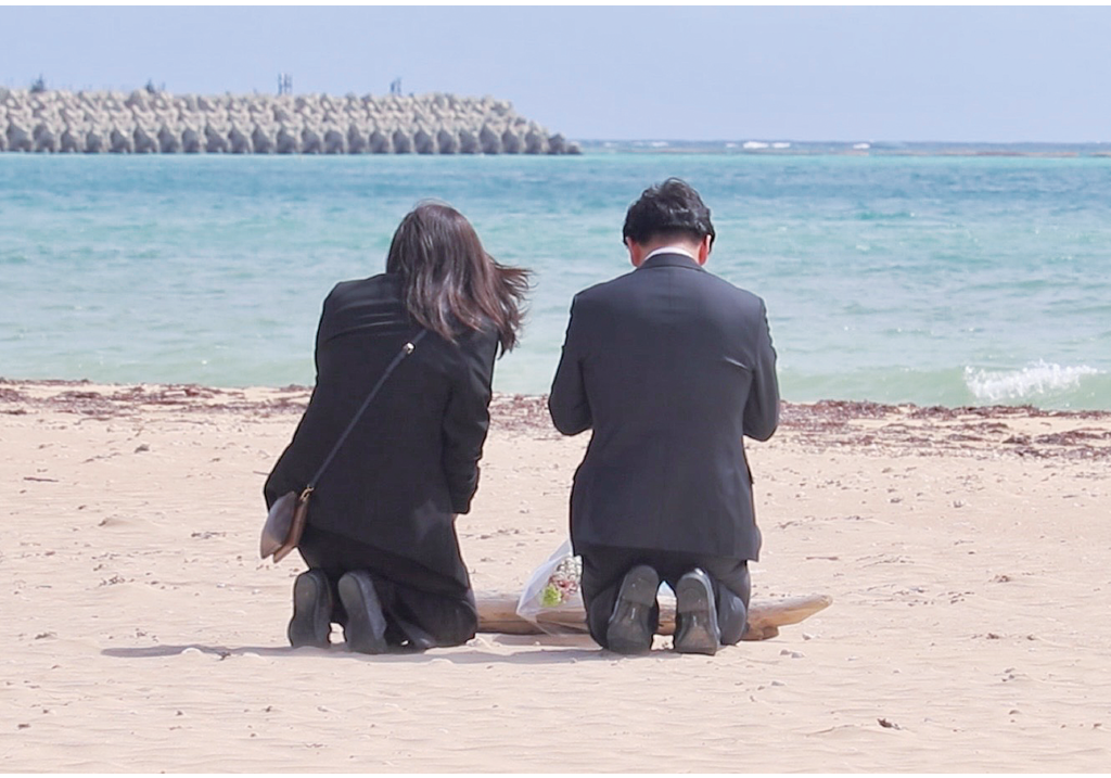 武石さん遺族、辺野古の浜で献花　「子ども一人の命さえ守れず、平和を語るのはどうなのか」　反協に、捜査への全面協力求める