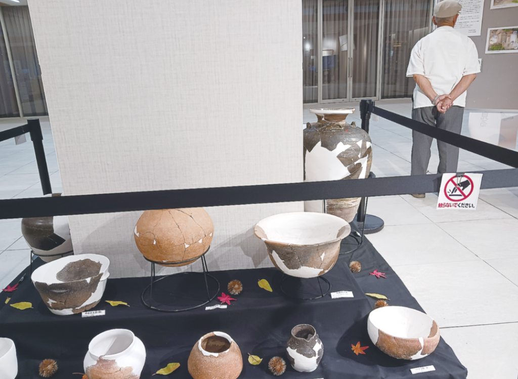 出土品で島の歴史知る　市教委が発掘調査展